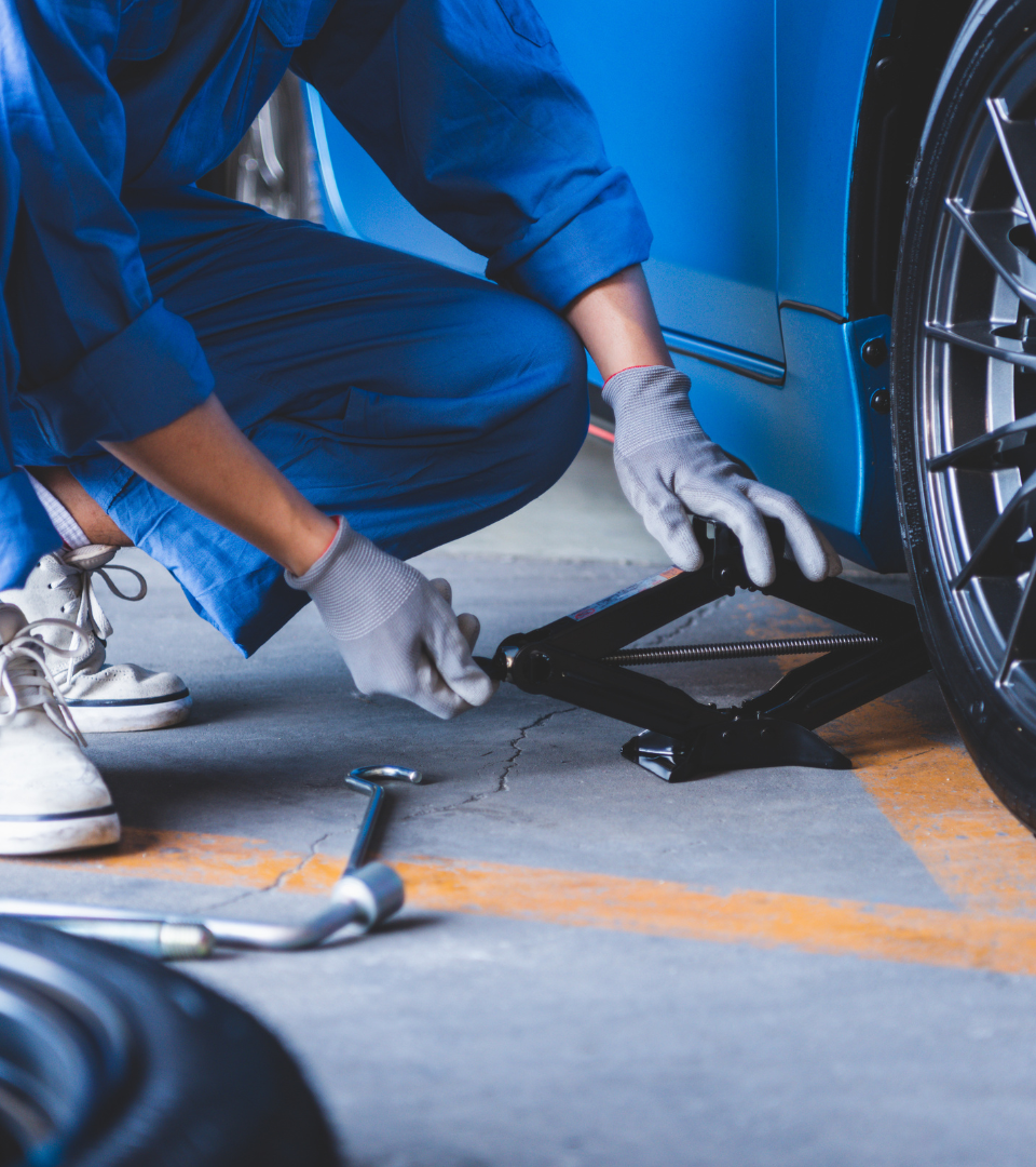 O Seguro para Oficinas e Stands Automóveis foi criado para proteger a sua empresa contra os riscos mais comuns do setor. Numa única apólice pode garantir a segurança das suas instalações, máquinas, ferramentas e veículos em exposição ou reparação.  Inclui coberturas essenciais como incêndio, fenómenos naturais, danos por água e furto, bem como a proteção de responsabilidade civil alargada — abrangendo os veículos confiados pelos clientes, ensaios de estrada e reparações realizadas.  Uma solução completa e f