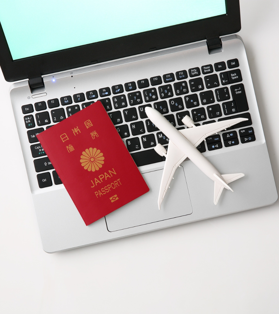 O Seguro de Responsabilidade Civil para Agências de Viagem é obrigatório por lei e protege a sua empresa contra reclamações de clientes decorrentes da organização, venda ou execução de viagens e serviços turísticos.  Garante a cobertura de indemnizações por falhas, omissões ou incumprimentos relacionados com a atividade da agência, transmitindo maior segurança aos seus clientes e parceiros.  Uma solução pensada para agências de viagens e turismo inscritas no RNAVT, mas também válida para associações e entid